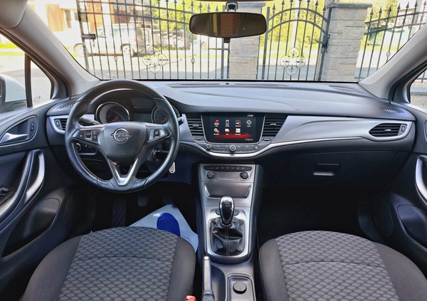 Opel Astra cena 35900 przebieg: 197000, rok produkcji 2017 z Zawiercie małe 667